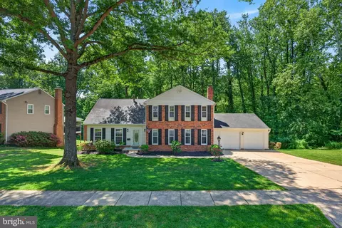 8705 Queen Elizabeth Blvd, Annandale, VA 22003