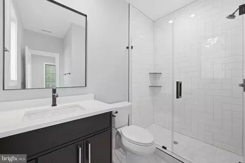 Bath - 1806 Barbee St, Mclean, VA 22101 photo 6 of 7