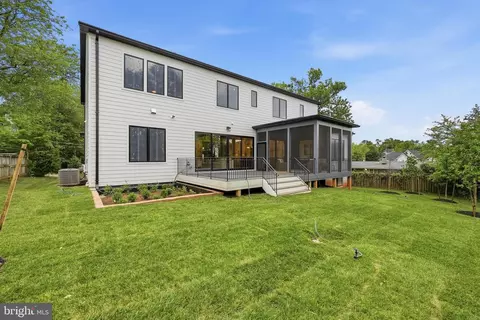 Exterior - 1806 Barbee St, Mclean, VA 22101 photo 5 of 5