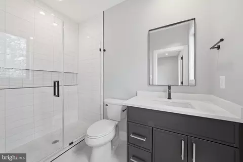Bath - 1806 Barbee St, Mclean, VA 22101 photo 4 of 7