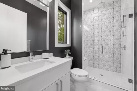 Bath - 1806 Barbee St, Mclean, VA 22101 photo 5 of 7