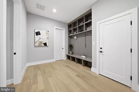 Entry Way - 1806 Barbee St, Mclean, VA 22101 photo 2 of 8