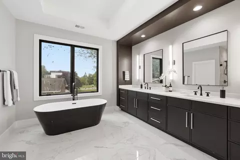 Bath - 1806 Barbee St, Mclean, VA 22101 photo 2 of 7