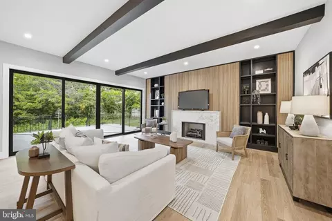 Living - 1806 Barbee St, Mclean, VA 22101 photo 1 of 2