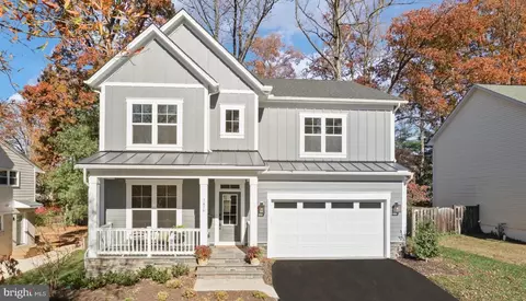 1103 Desale St SW, Vienna, VA 22180
