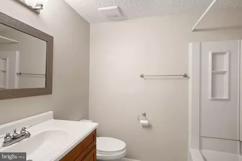 Bath - 5826 Canvasback Rd, Burke, VA 22015 photo 3 of 4