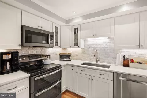 Kitchen - 5826 Canvasback Rd, Burke, VA 22015 photo 3 of 4