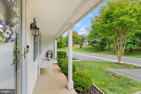 Exterior - 5826 Canvasback Rd, Burke, VA 22015 photo 5 of 13