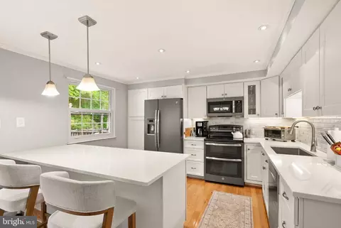 Kitchen - 5826 Canvasback Rd, Burke, VA 22015 photo 2 of 4