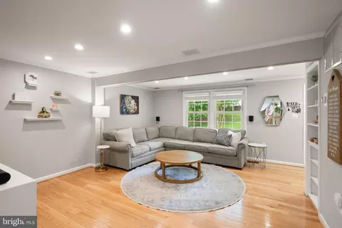 Living - 5826 Canvasback Rd, Burke, VA 22015 photo 2 of 5