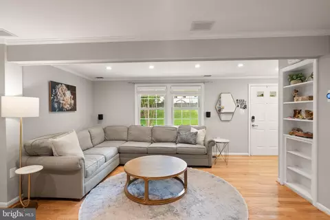 Living - 5826 Canvasback Rd, Burke, VA 22015 photo 4 of 5
