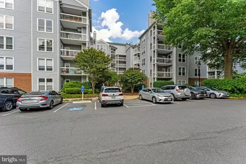 3175 Summit Square Dr #5-C2, Oakton, VA 22124