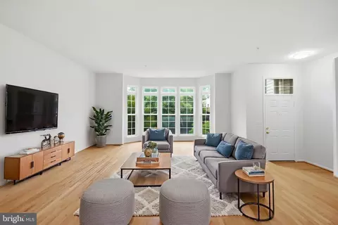 4118 Leclair Ct, Fairfax, VA 22033