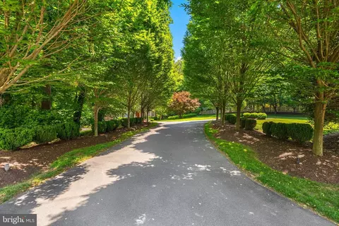 8558 Georgetown Pike, Mclean, VA 22102 photo 5