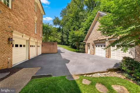 8558 Georgetown Pike, Mclean, VA 22102 photo 9