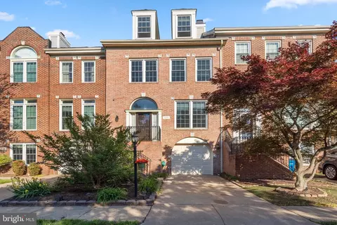 5529 Sully Lake Dr, Centreville, VA 20120
