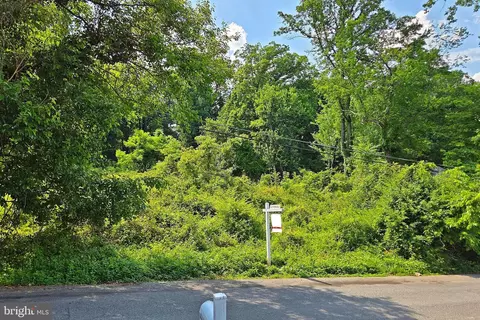 3412 Arnold Ln, Falls Church, VA 22042
