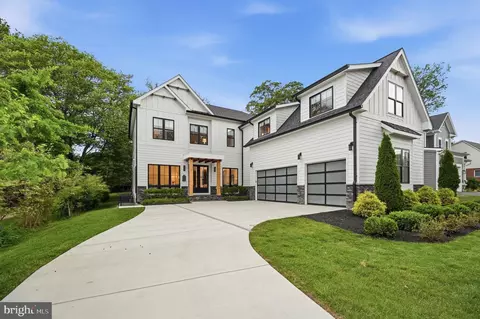 701 Meadow Ln SW, Vienna, VA 22180