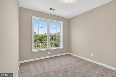 Bedroom - 8227 Singleleaf Ln, Lorton, VA 22079 photo 4 of 4