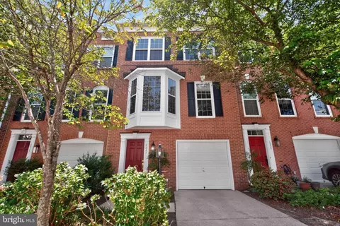 8227 Singleleaf Ln, Lorton, VA 22079