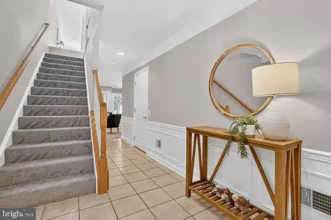 Entry Way - 8227 Singleleaf Ln, Lorton, VA 22079 photo 2 of 4