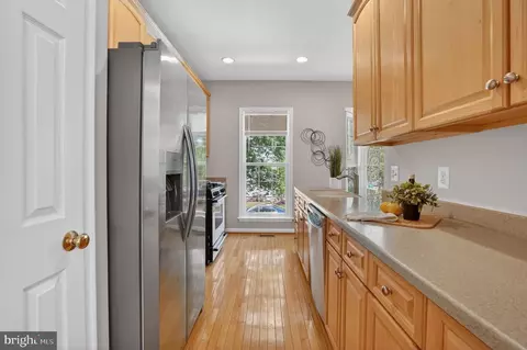 Entry Way - 8227 Singleleaf Ln, Lorton, VA 22079 photo 4 of 4