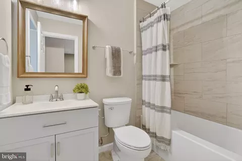 Bath - 8227 Singleleaf Ln, Lorton, VA 22079 photo 4 of 4