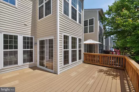 Exterior - 8227 Singleleaf Ln, Lorton, VA 22079 photo 3 of 6