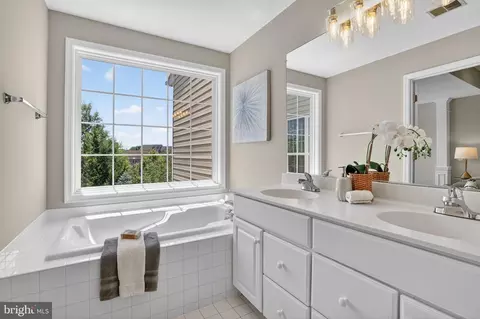 Bath - 8227 Singleleaf Ln, Lorton, VA 22079 photo 1 of 4
