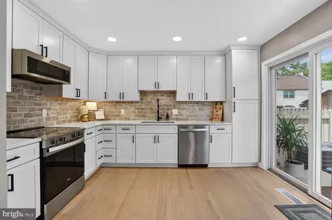 Kitchen - 8532 Lakinhurst Ln, Springfield, VA 22152 photo 3 of 3