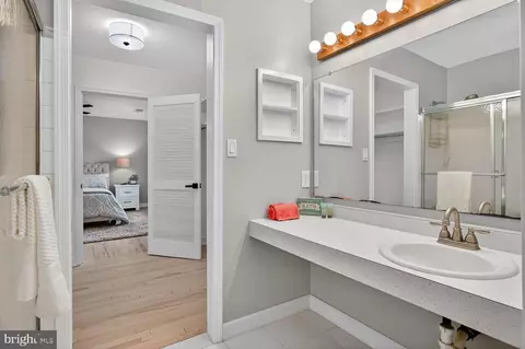 Bath - 8532 Lakinhurst Ln, Springfield, VA 22152 photo 3 of 4