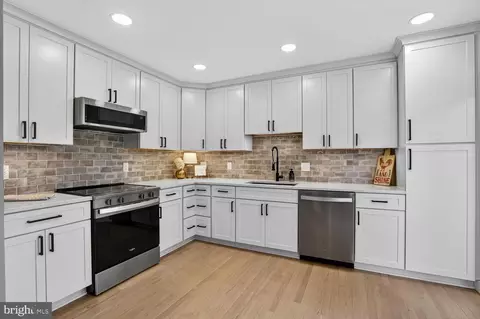 Kitchen - 8532 Lakinhurst Ln, Springfield, VA 22152 photo 1 of 3