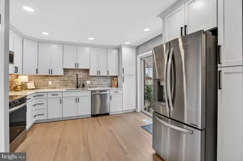 Kitchen - 8532 Lakinhurst Ln, Springfield, VA 22152 photo 2 of 3