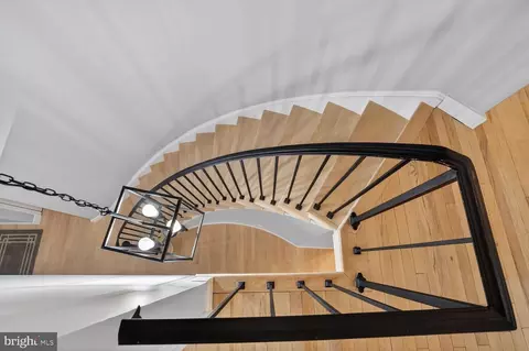 Entry Way - 8532 Lakinhurst Ln, Springfield, VA 22152 photo 10 of 12