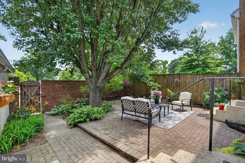 Exterior - 8532 Lakinhurst Ln, Springfield, VA 22152 photo 2 of 8