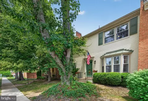 Exterior - 8532 Lakinhurst Ln, Springfield, VA 22152 photo 6 of 8