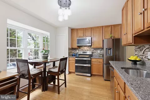 8346 Stationhouse Ct, Lorton, VA 22079