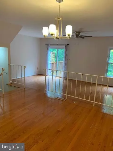 Living - 7416 Spring Tree Dr, Springfield, VA 22153 photo 3 of 6
