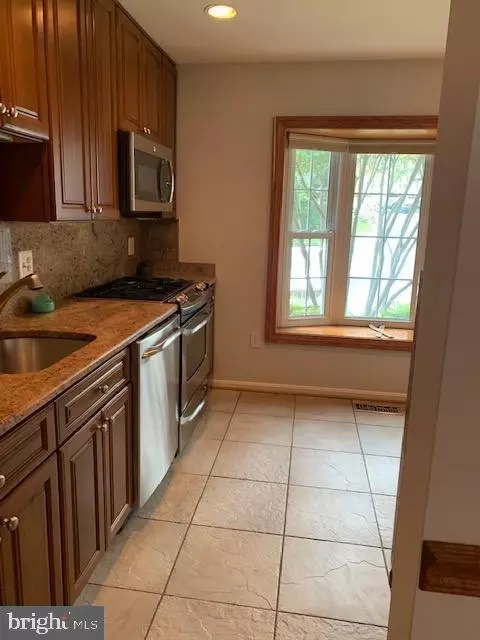 Kitchen - 7416 Spring Tree Dr, Springfield, VA 22153 photo 4 of 5