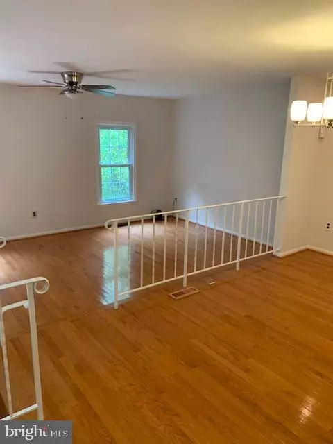 Living - 7416 Spring Tree Dr, Springfield, VA 22153 photo 2 of 6