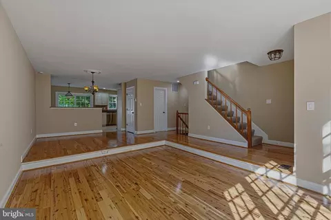 Living - 8144 Cliffview Ave, Springfield, VA 22153 photo 1 of 6