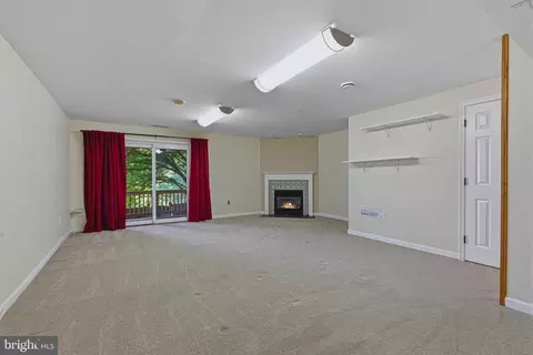 Living - 8144 Cliffview Ave, Springfield, VA 22153 photo 6 of 6