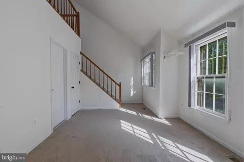 Living - 8144 Cliffview Ave, Springfield, VA 22153 photo 5 of 6