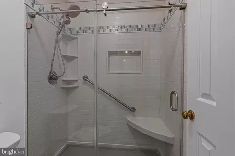 Bath - 8144 Cliffview Ave, Springfield, VA 22153 photo 3 of 3