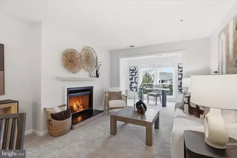 3178 Summit Square Dr #3-D3, Oakton, VA 22124