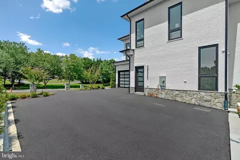 Exterior - 744 Lawton St, Mclean, VA 22101 photo 15 of 22