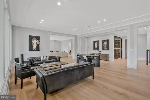 Living - 744 Lawton St, Mclean, VA 22101 photo 11 of 14