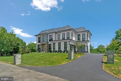 Exterior - 744 Lawton St, Mclean, VA 22101 photo 3 of 22
