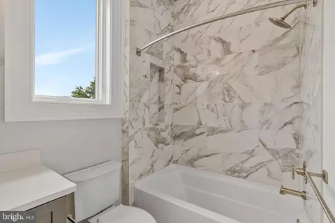 Bath - 744 Lawton St, Mclean, VA 22101 photo 11 of 15