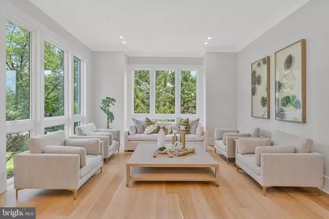 Living - 744 Lawton St, Mclean, VA 22101 photo 1 of 14